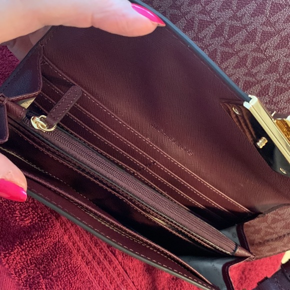 Michael Kors Merlot signature large satchel and matching credit card wallet - Picture 7 of 16